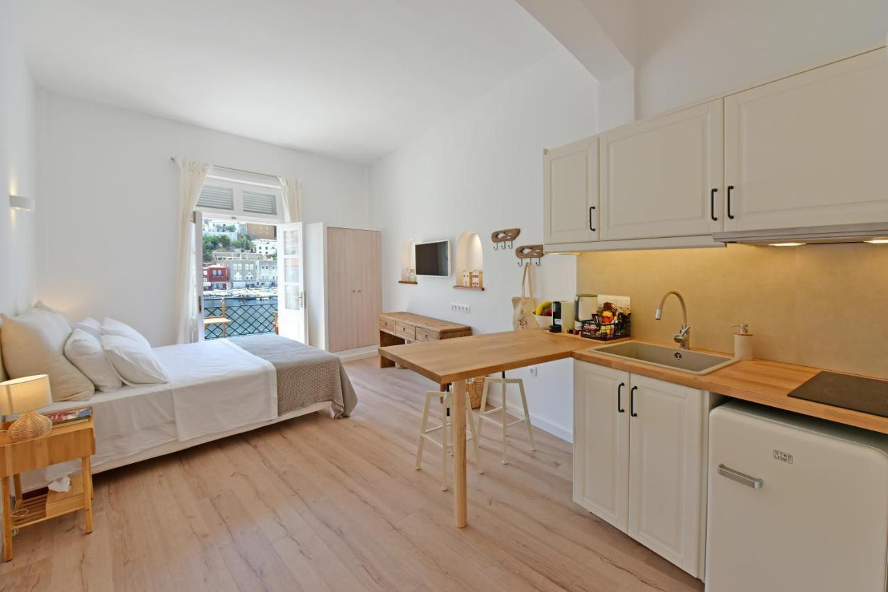 Estia Hydra Hotel Екстериор снимка